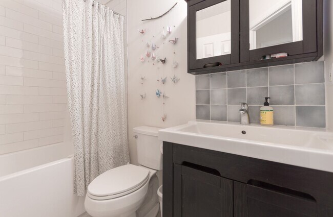 Building Photo - Beautiful 3BD/2BA Home in the Kensington Square community in Roswell.
