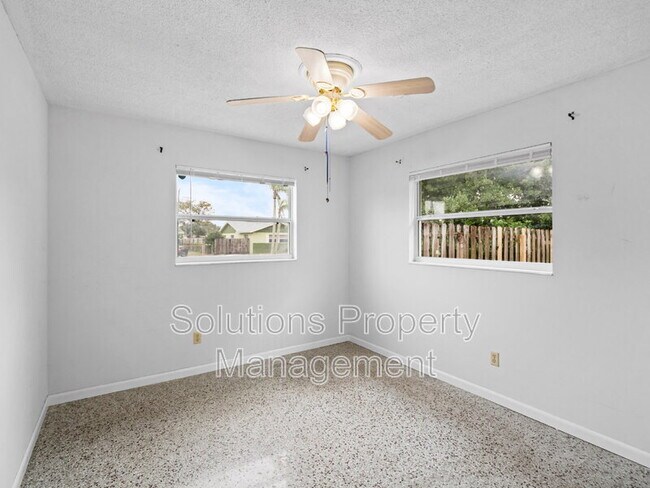 Building Photo - 905 Lisa Dr