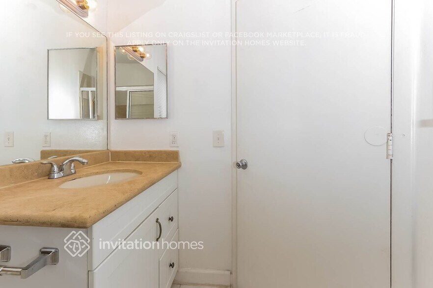 Building Photo - 5808 Strawberry Lakes Cir