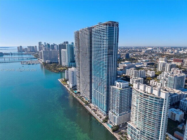 Building Photo - 700 NE 24th St