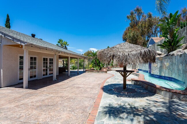 Building Photo - Spacious Entertainers Retreat in San Carlos!