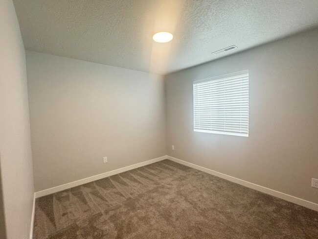 Building Photo - 9847 Alder Ln