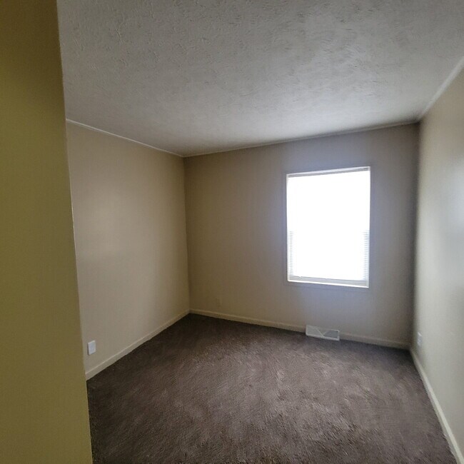 Building Photo - Eastside 3BR/2BA House w/Storage Shed!