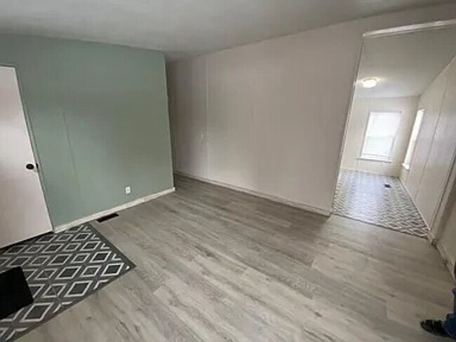 Building Photo - Charming 3 Bedroom Home in Quiet, Tree Lined Neighborhood