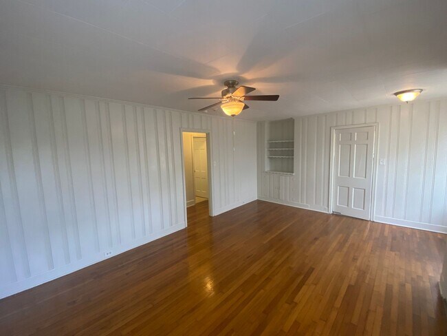 Building Photo - Adorable Old West Durham Home / Fenced Bac...