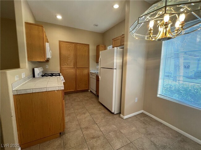 Building Photo - 1420 Red Crest Ln