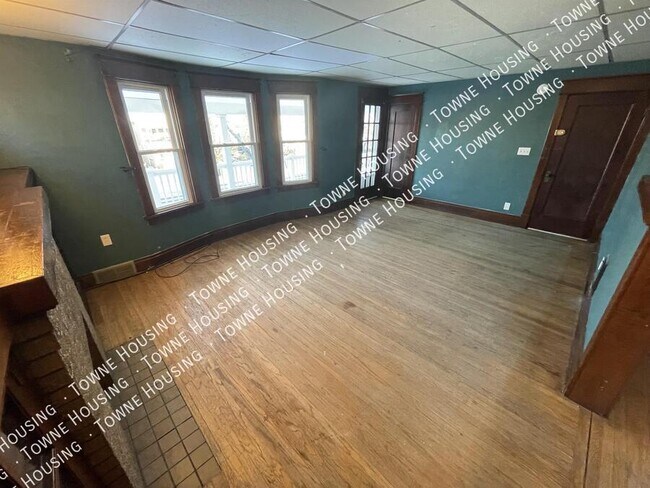 Building Photo - 418 Colvin Ave