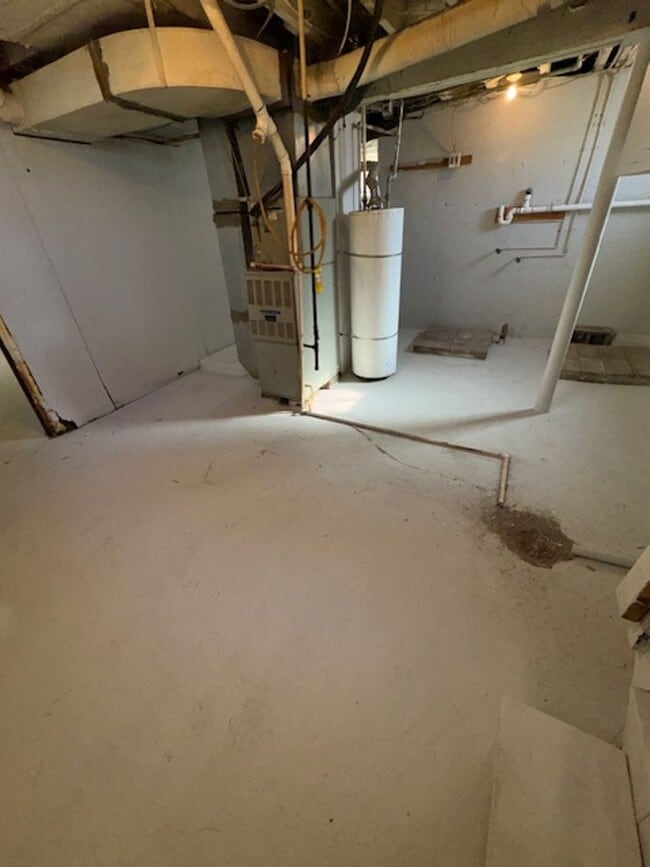 Building Photo - 14 W Tennessee St