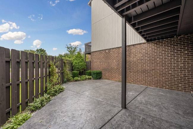 Building Photo - 780 E Golfview Dr