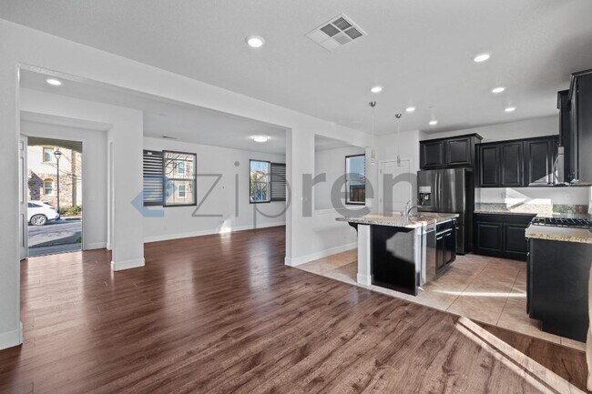 Building Photo - 2060 Salice Wy