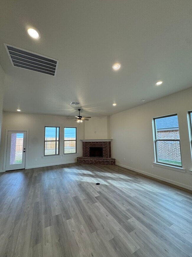 Building Photo - Fabulous Luxury Newer 2025 Build 3/2/2