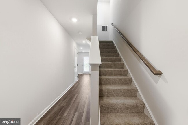 Building Photo - 105 Milburn Dr