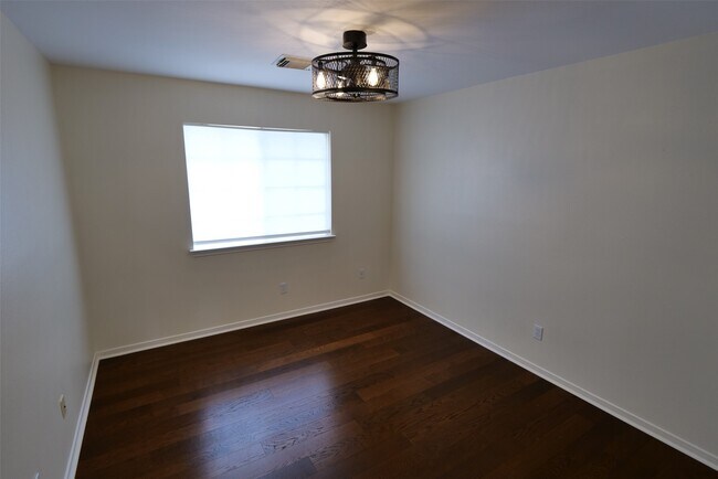 Building Photo - 23822 Hopewell Dr