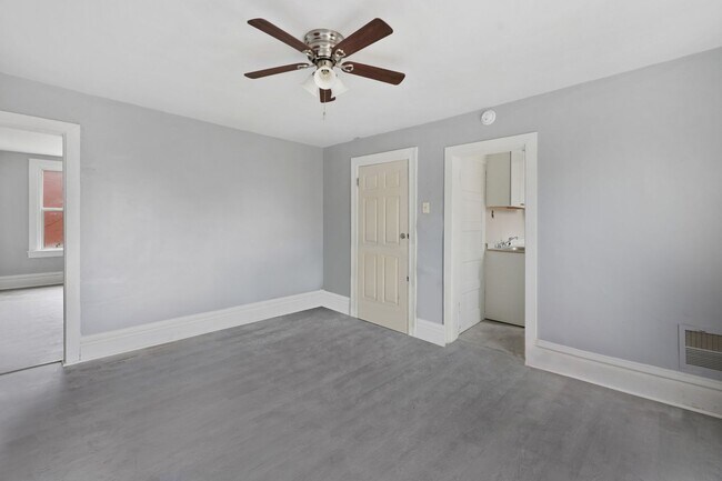 Building Photo - 1210 Maple Ave