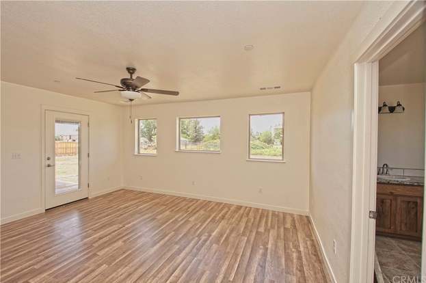 Building Photo - 8435 Buena Vista Ave