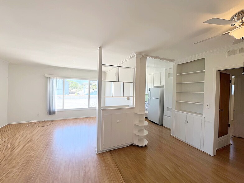 Building Photo - 6125 Cashio St