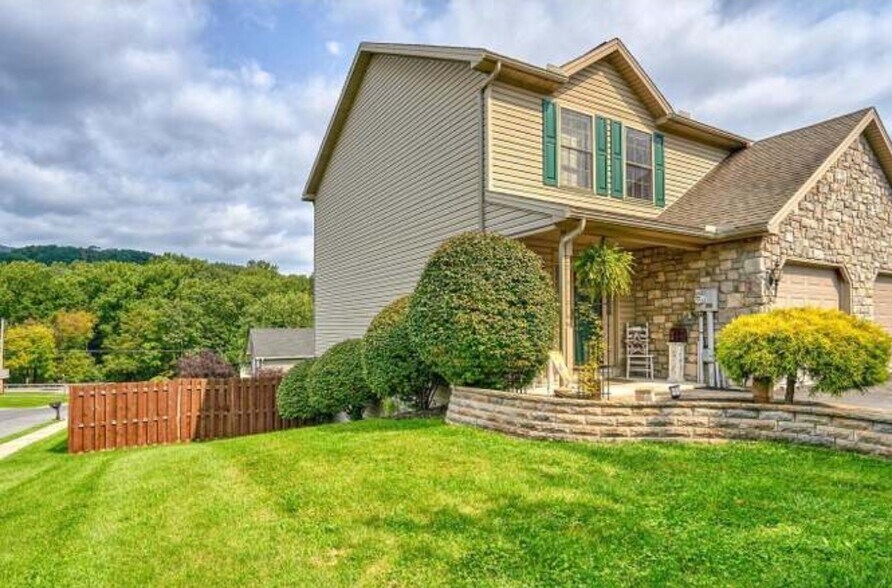 Building Photo - 202 Fawn Ct