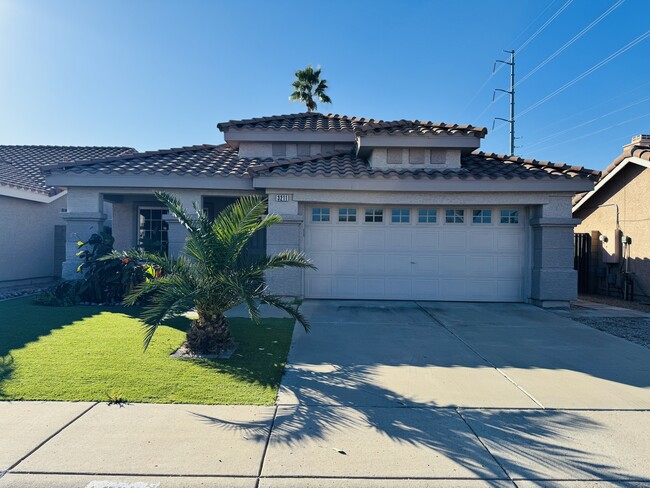 Building Photo - 3211 E Menadota Dr