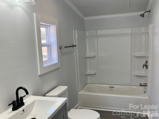 Building Photo - 141 Little Country Ln