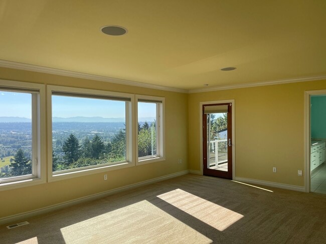 Building Photo - Spacious 5-Bedroom Home with Cascade & Val...