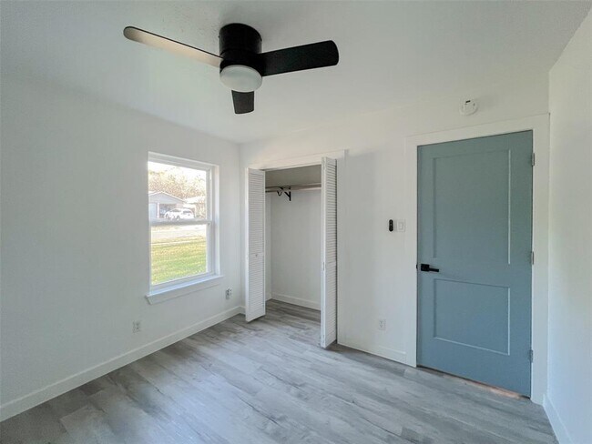 Building Photo - 6203 London Dr