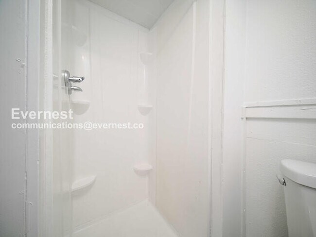 Building Photo - 43406 SE N Bend Way