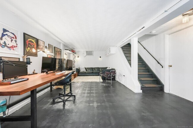 Building Photo - 63 Henry St