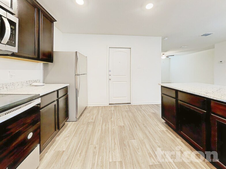 Building Photo - 11031 Chatham Ct