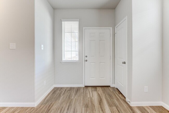 Building Photo - 5842 Adelaide River Dr