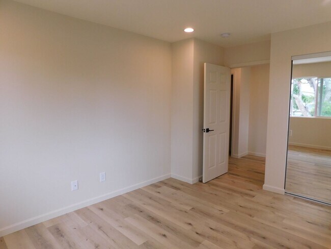 Building Photo - Kailua home on Kawainui canal, paddlers paradise, pet friendly