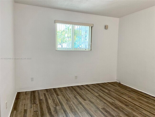 Building Photo - 3533 Tyler St