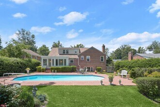 Building Photo - 7109 Radnor Rd