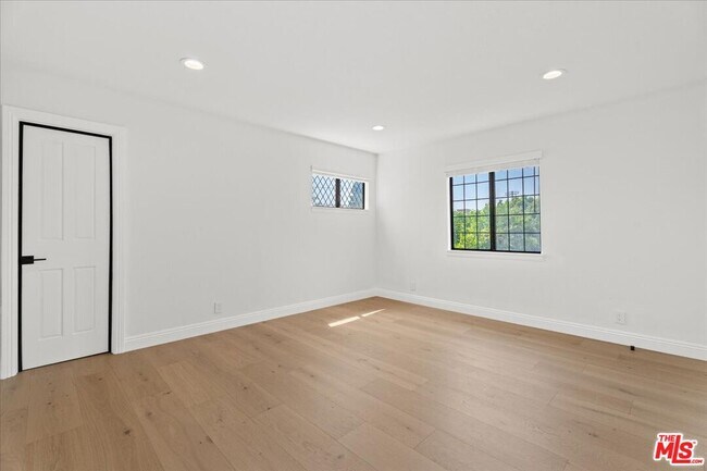 Building Photo - 6443 Matilija Ave