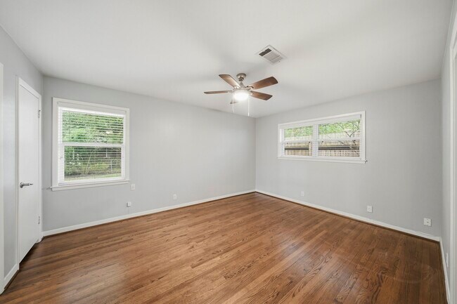 Building Photo - 4614 Hummingbird St