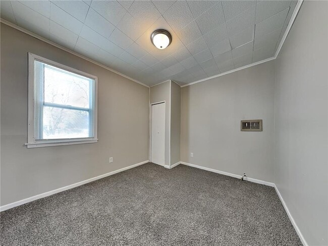 Building Photo - 52 22nd Ave NE