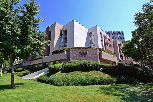 Building Photo - Marina District 2 Bedroom at Marina Park! ...
