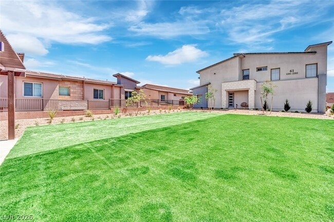 Building Photo - 600 N Carriage Hill Dr