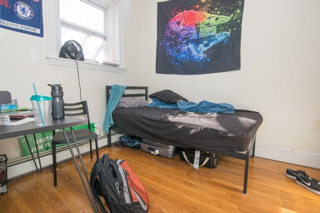 Building Photo - BROWNSTONE APARTMENT BY BOSTON UNIVERSITY