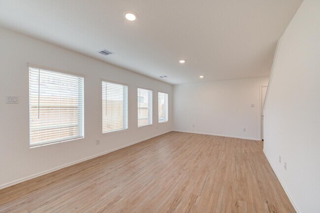 Building Photo - 26738 Paloma Blanca Dr