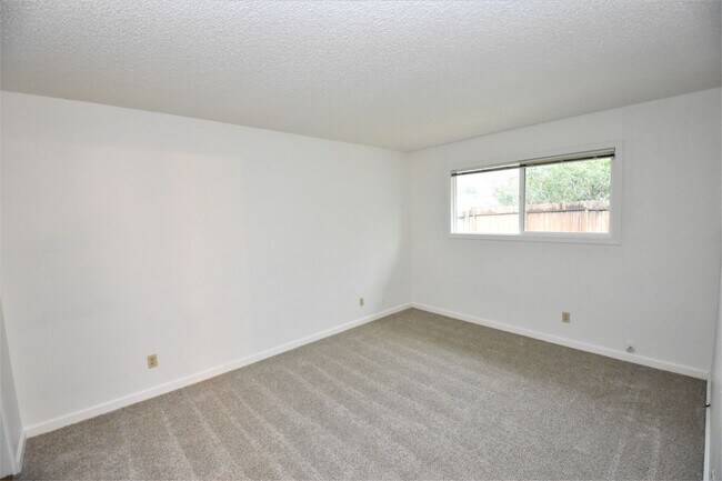 Building Photo - 3846-3846 Westporter Dr