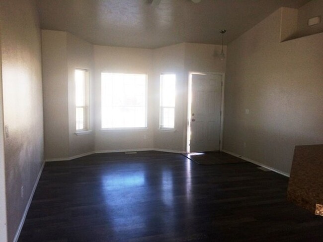 Building Photo - 3BR/2BA House Move-in Ready!