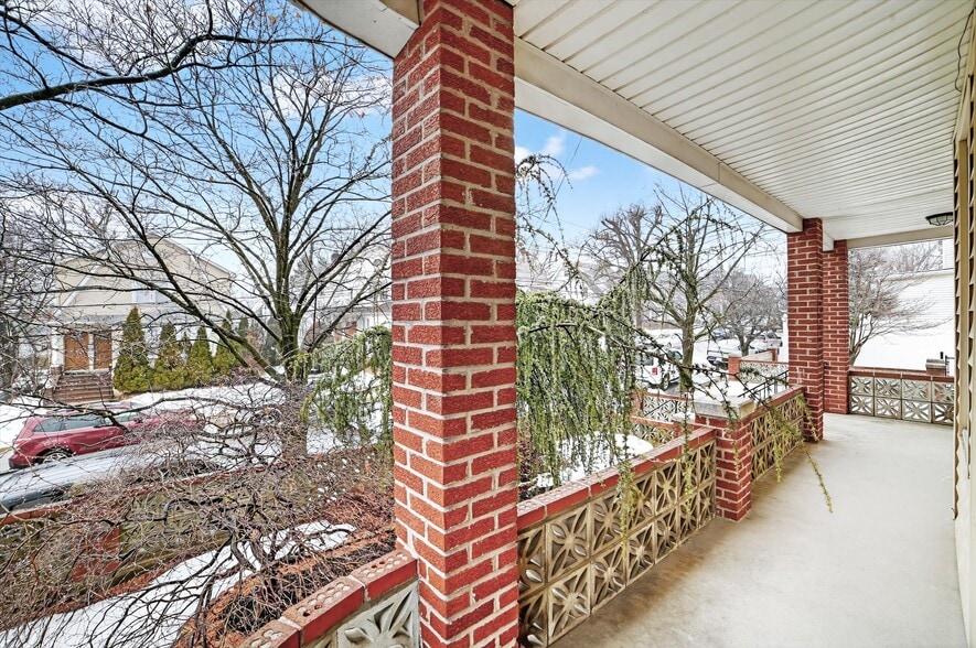 Porch - 4 Amackassin Ter