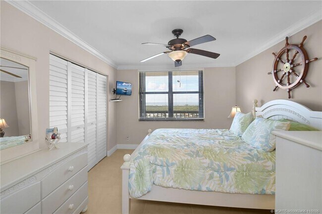 Building Photo - 9550 S Ocean Dr