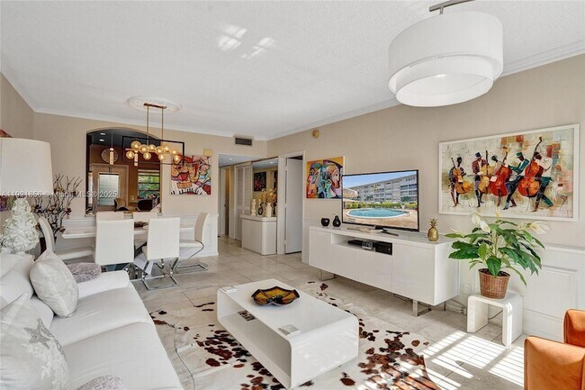 Building Photo - 330 SE 2nd St