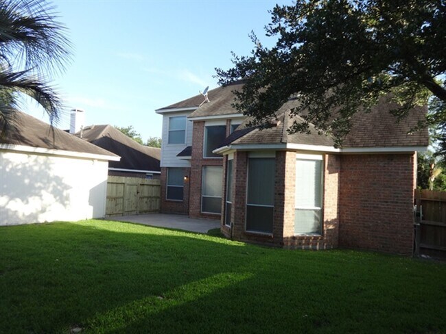 Building Photo - 141 S Laguna Pointe Dr