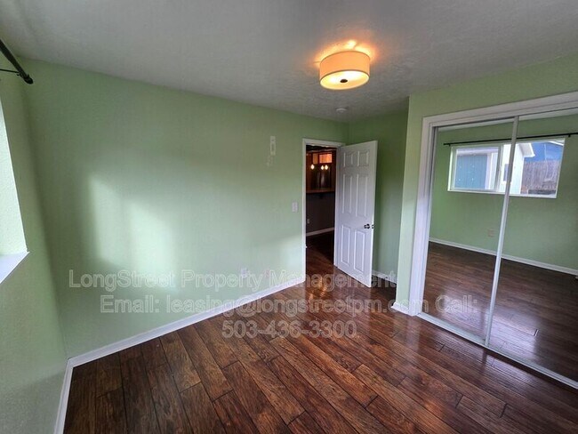 Building Photo - 1740 SW 12th Ave