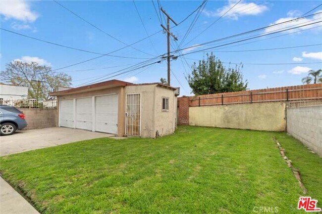 Building Photo - 6820 S Van Ness Ave