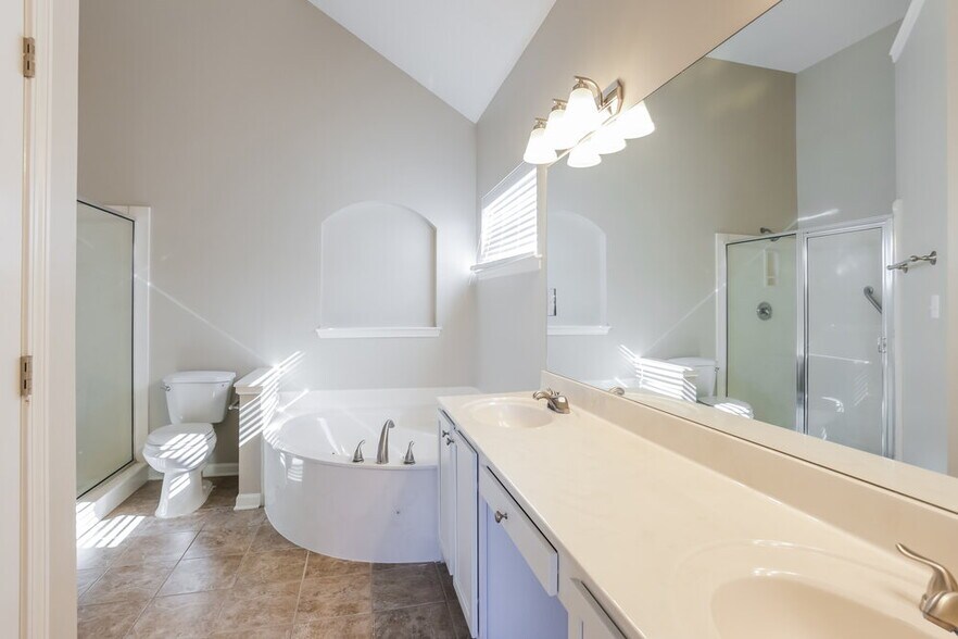 Building Photo - 4662 Tulip Creek Dr