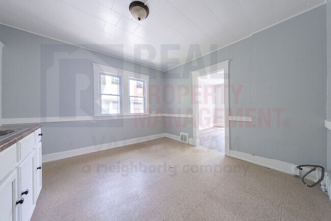 Building Photo - 2040 W 103rd St