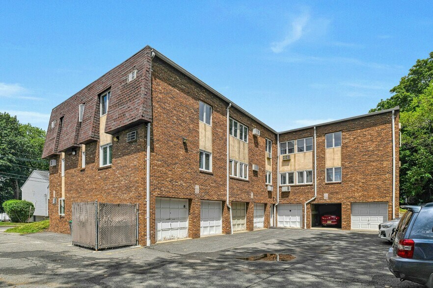 Building Photo - 31 Home Pl